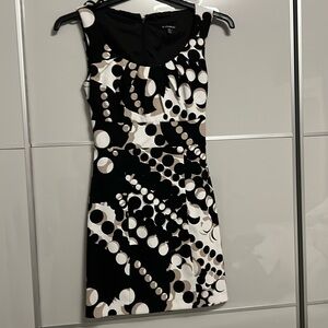 Patterned Le Chateau fitted dress. Size XXS.